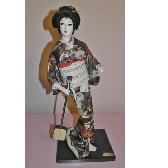 Vintage Nishi Doll Geisha with Samisen Instrument. - Picture 1 of 4